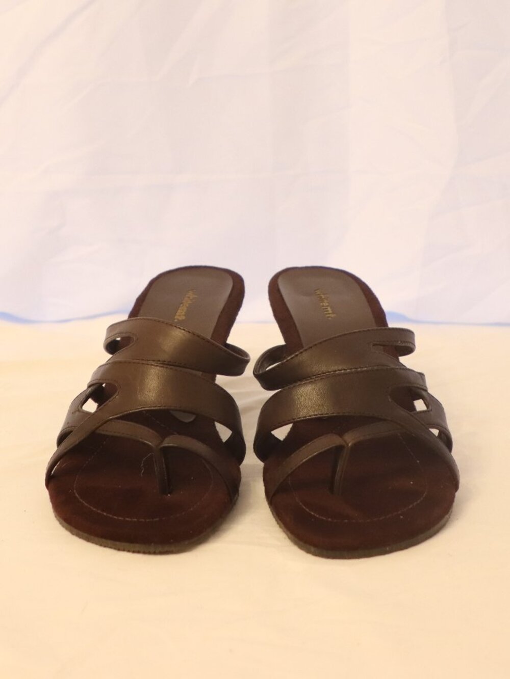 White Mountain Size 9 Brown Heeled Thong Sandals - Picture 3 of 6